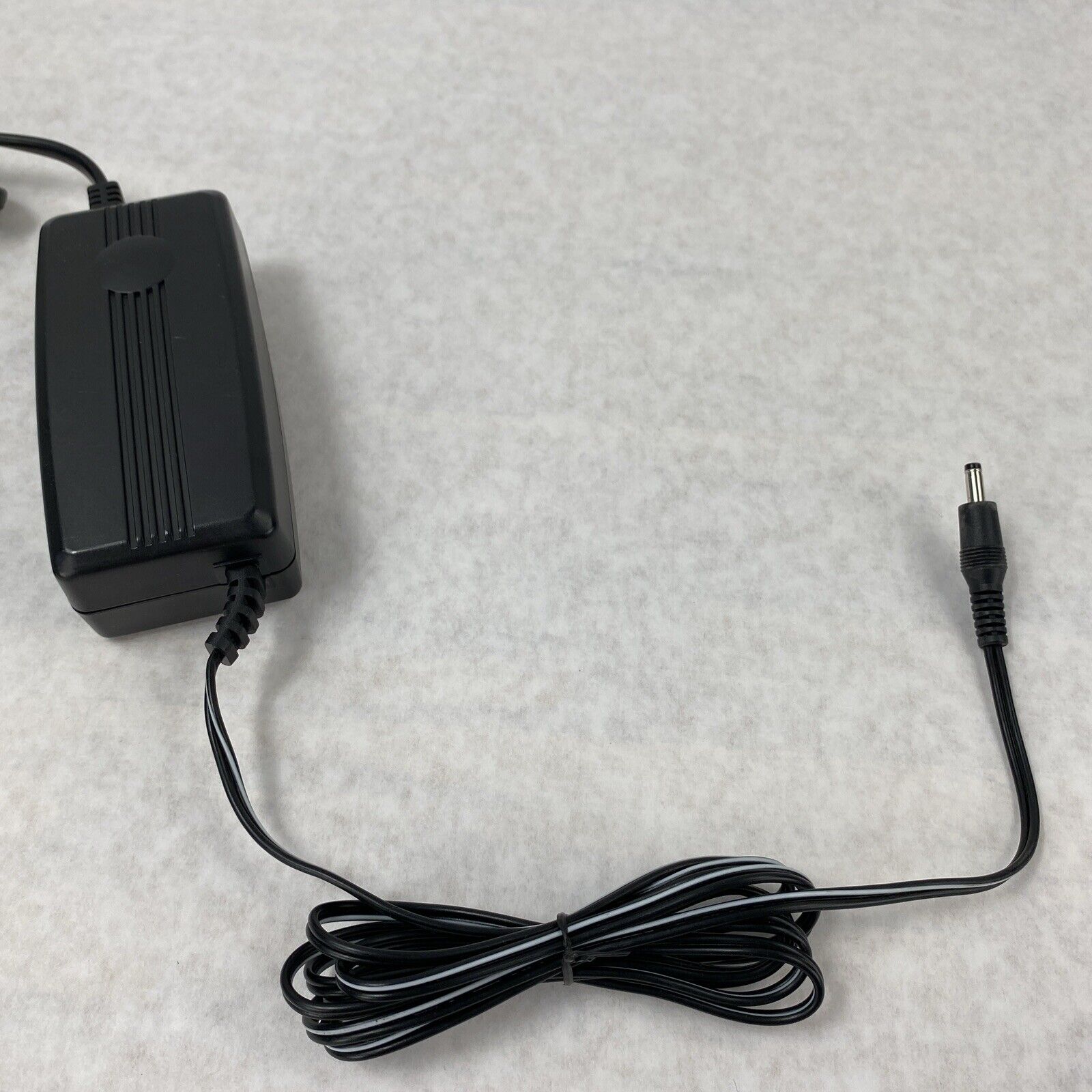 GPX APX001B AC/DC Adapter 9V 2000mA