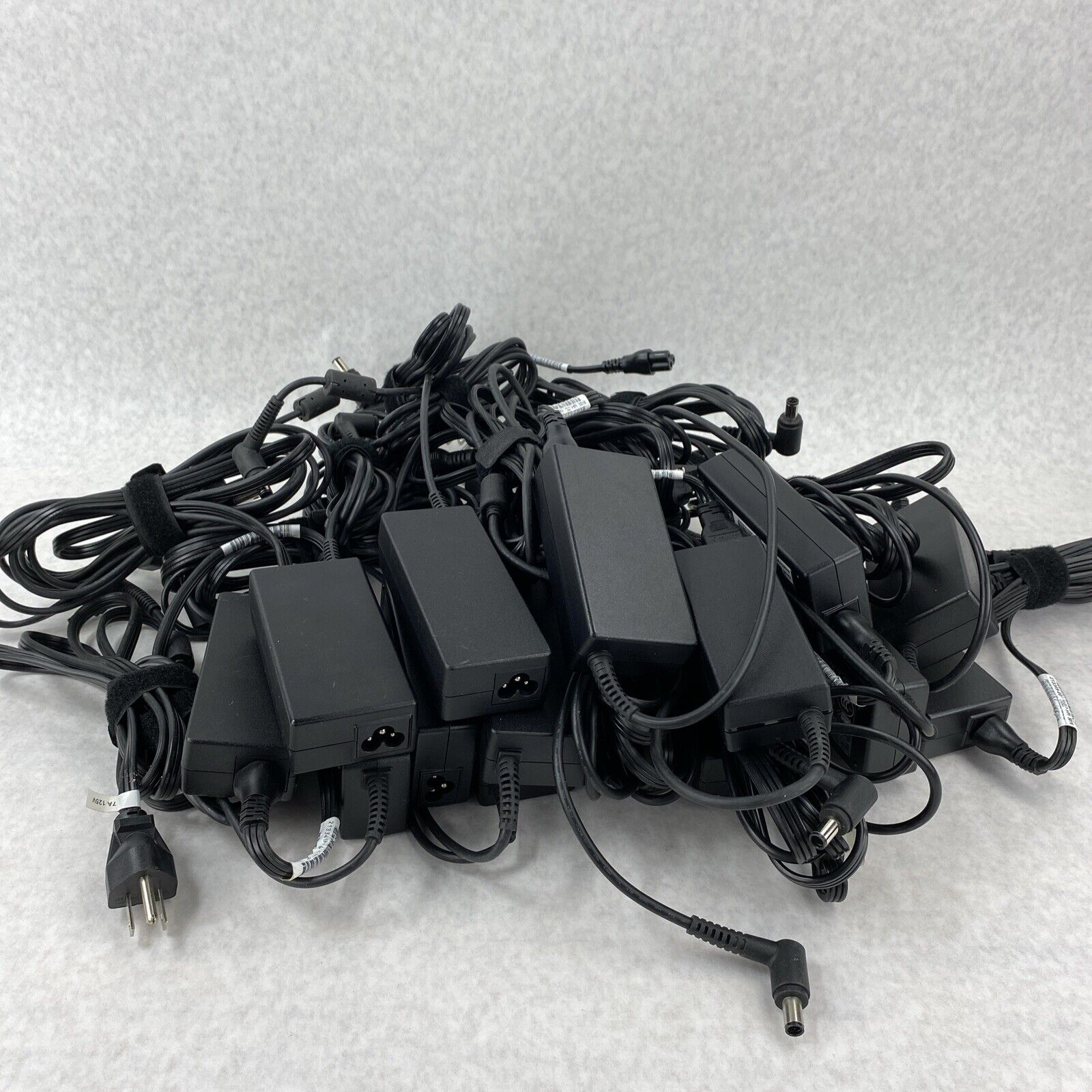 Lot of 15 Genuine HP TPC-LA581 65W 19.5V 3.33A AC Adapter w/ Power Cable